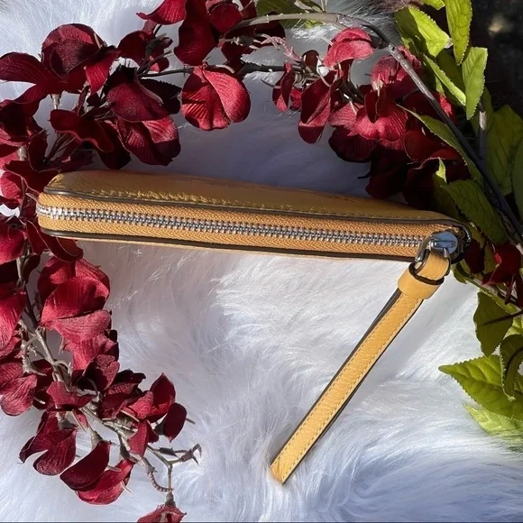 NWT COACH Leather Wristlet With Horse & Carriage Print - Picture 7 of 11